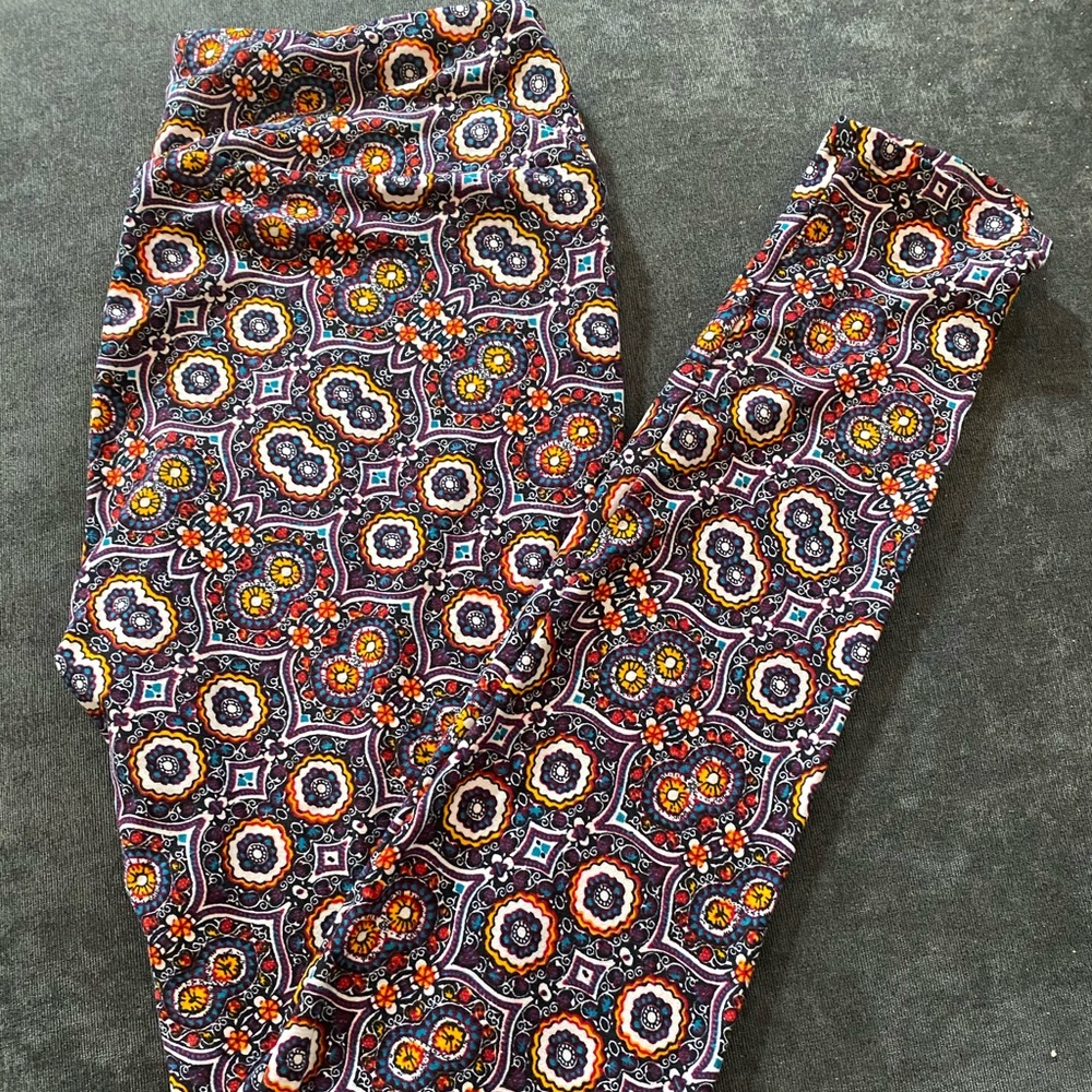 LULAROE LEGGINGS AZTEC OS BN
